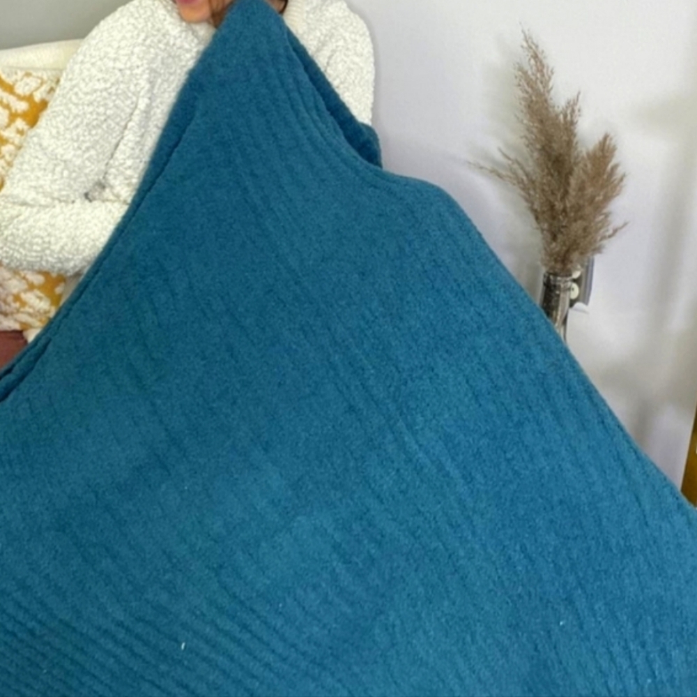 POL Cozy Teal Knit Throw Blanket - Picture 4 of 4
